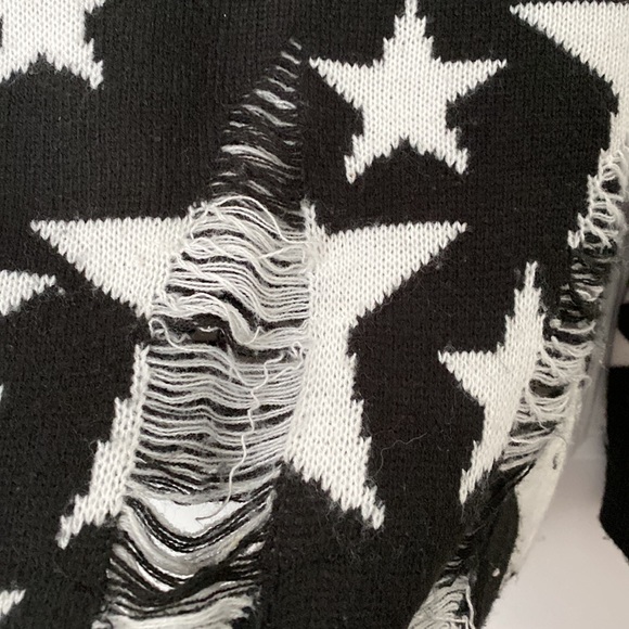 Cute and cozy star sweater with tattered look - Picture 3 of 3